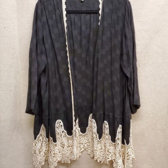 Umgee + Plus Size  2XL Black Checker Kimono with White Lace Trim - Picture 2 of 6